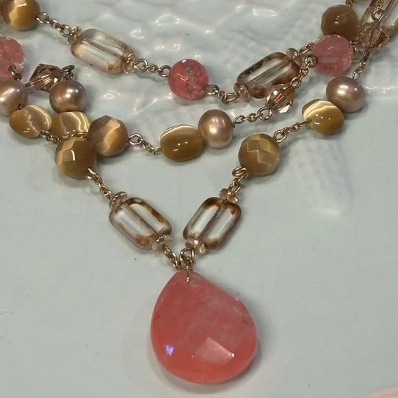 NWT! Elegant Boutique Pink and Gold Multi-Strand Necklace! 🌸 - Picture 2 of 3